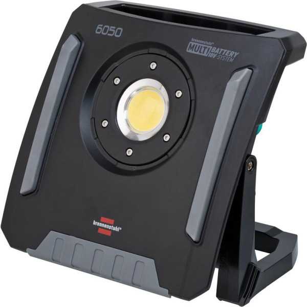 Foco híbrido LED 6050 MH con toma de corriente + MULTI BATTERY SYSTEM compatible con baterías de 18V (IP65) BRENNENSTUHL