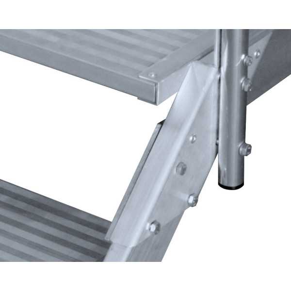 Escalera de acceso de 45 Grados MAX de 3 peldaños marca KTL