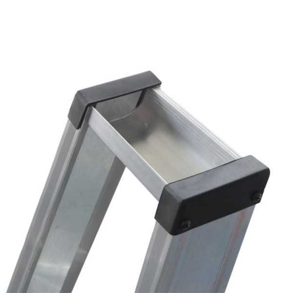 Escalera de tijera AGROCOMFORT de 3 peldaños marca KTL