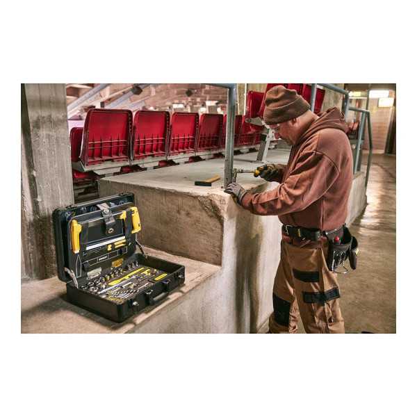 Kit de Mantenimiento con Maletín de Aluminio 142 Piezas STANLEY
