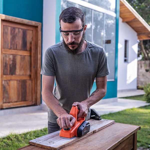 Cepillo Eléctrico 710 W BLACK+DECKER