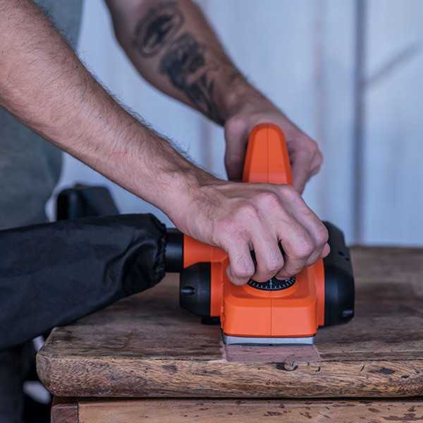 Cepillo Eléctrico 710 W BLACK+DECKER