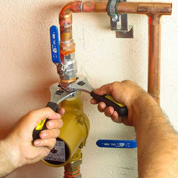 Llave Ajustable de Gran Apertura de 6 pulg y 8 pulg. Expositor de 12 unidades IREGA