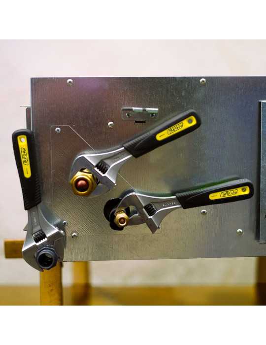 Llave Ajustable de Gran Apertura de 6 pulg y 8 pulg. Expositor de 12 unidades IREGA