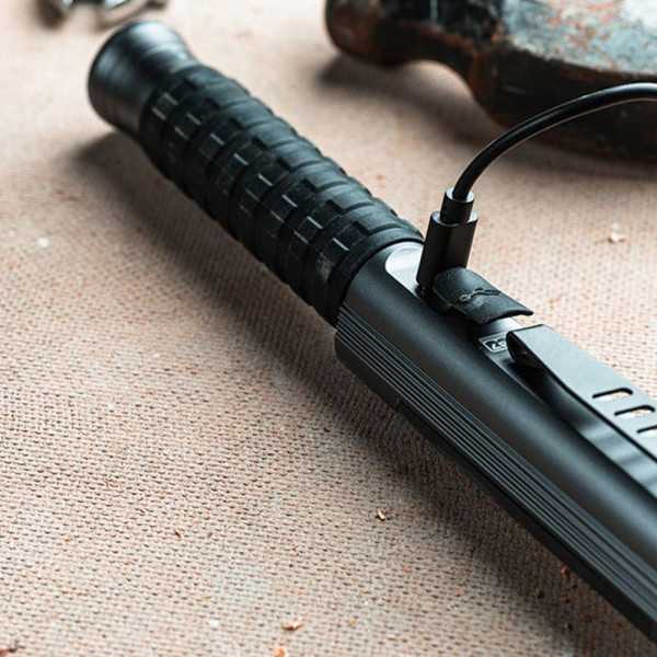 Linterna Big Larry Pro+. Lámpara+cob Recagable, por la Compra de 6 Unidades un Expositor de Regalo NEBO
