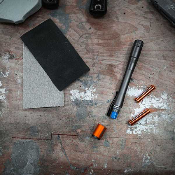Linterna Inspector 500+. Boli Flexpower, por la Compra de 6 Unidades un Expositor de Regalo NEBO