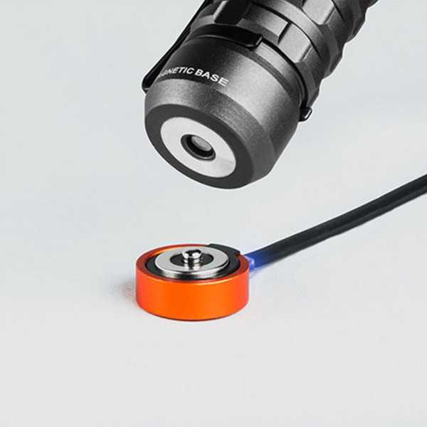 Linterna Torchy 2K. Compacta Recargable, por la Compra de 6 Unidades un Expositor de Regalo NEBO