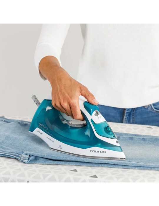 Plancha de Vapor Baltic 2400 W TAURUS