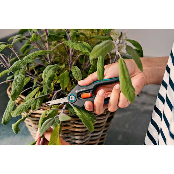 Tijeras Gripcut con Corte Bypass GARDENA