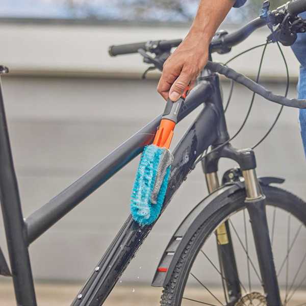 Kit de Cepillo de Limpieza de Bicicletas y Jabón Cleansystem GARDENA