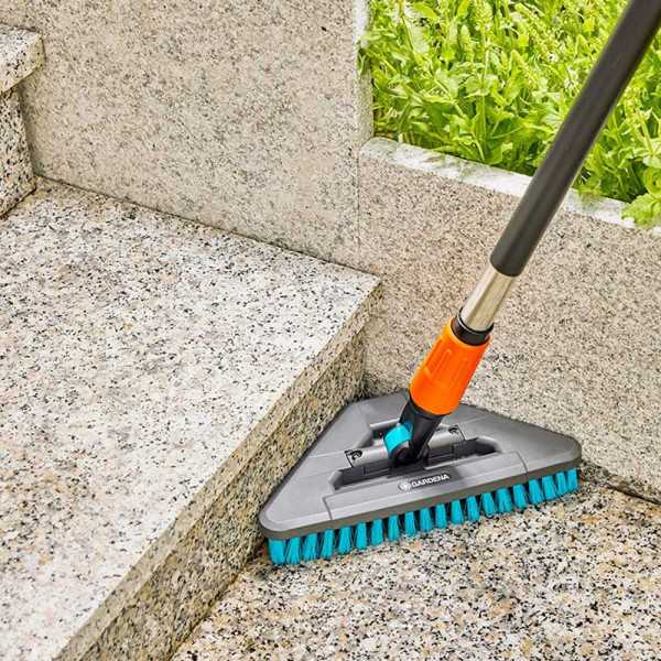 Cepillo de Cerdas Duras Triangular Flex para Limpieza de Superficies Duras y Rincones Cleansystem GARDENA