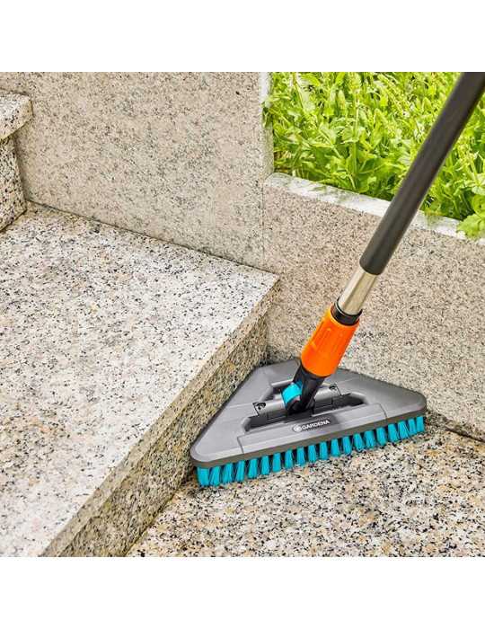 Cepillo de Cerdas Duras Triangular Flex para Limpieza de Superficies Duras y Rincones Cleansystem GARDENA