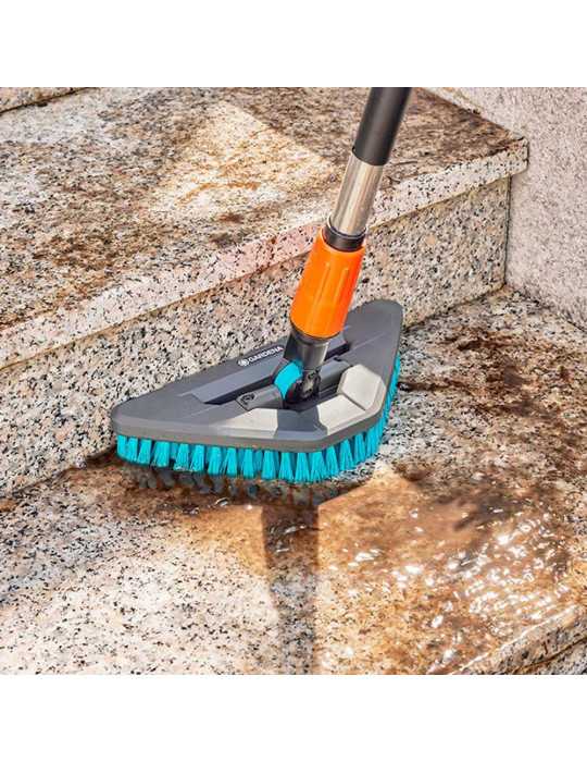 Cepillo de Cerdas Duras Triangular Flex para Limpieza de Superficies Duras y Rincones Cleansystem GARDENA