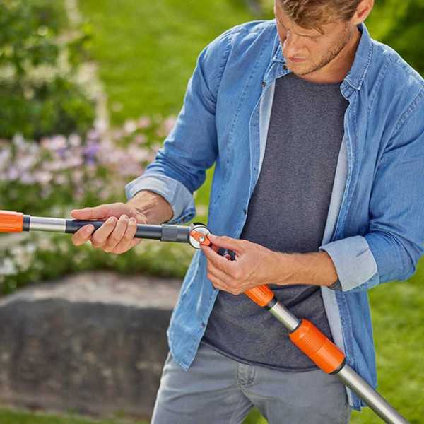 Mango Flex de Limpieza con Articulación Flexíble para el Sistema Cleansystem GARDENA