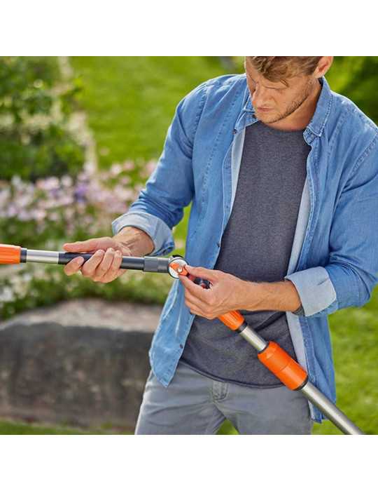 Mango Flex de Limpieza con Articulación Flexíble para el Sistema Cleansystem GARDENA