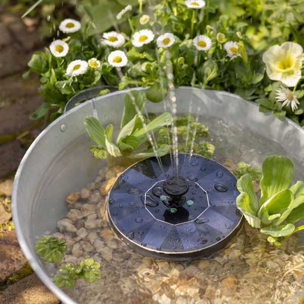 Fuente Solar de Jardín, de Plástico, Luz Blanca Cálida, 4 LEDS, Ø16 x 3,5 cm LUMINEO