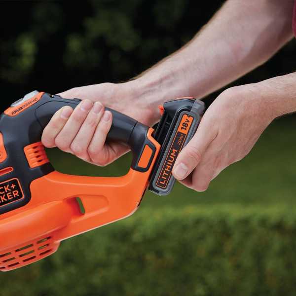 Soplador Powercommand Boost con 1 Batería 18 V 2 Ah BLACK+DECKER
