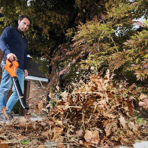 Soplador Powercommand Boost con 1 Batería 18 V 2 Ah BLACK+DECKER
