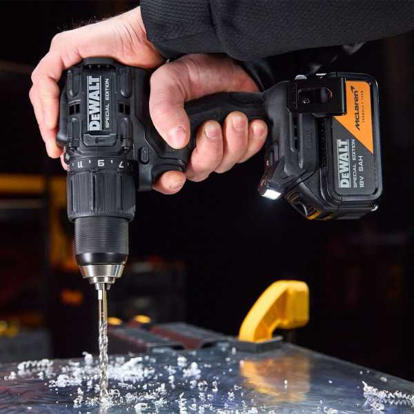 Kit Taladro Percutor sin Escobillas Mclaren Xr 18 V Ø13 mm, con 2 Baterías 5 Ah y Cargador DEWALT