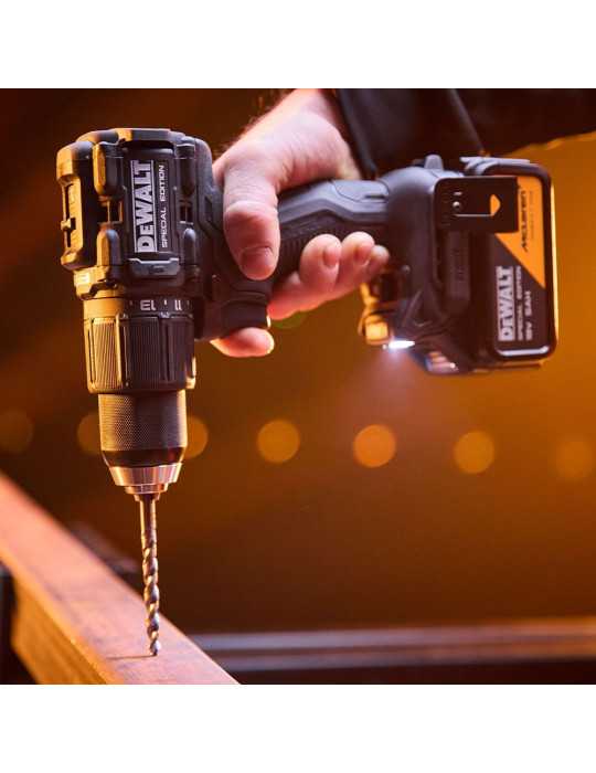Kit Taladro Percutor DCD86 Mclaren Xr 18 V, + Atornillador Impacto DCF86 + 2 Baterías 5 Ah + Cargador DEWALT