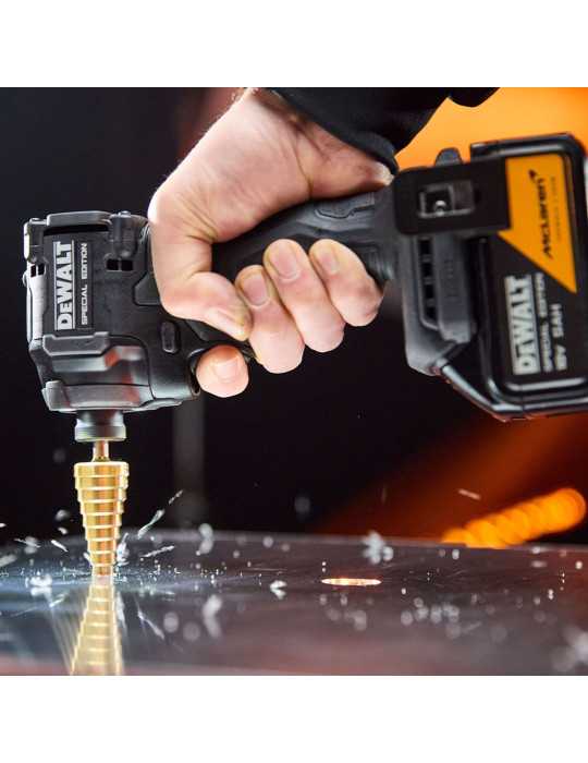 Kit Taladro Percutor DCD86 Mclaren Xr 18 V, + Atornillador Impacto DCF86 + 2 Baterías 5 Ah + Cargador DEWALT