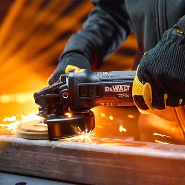 Mini Amolardora sin Escobillas Mclaren Xr 18 V Ø125 mm con 2 Baterías 5 Ah y Cargador DEWALT
