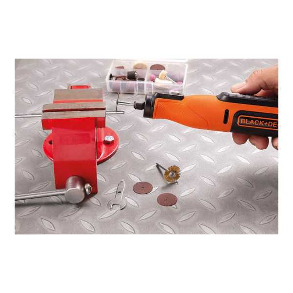 Multiherramienta Rotativa 7,2V con Batería Integrada y Cargador BLACK+DECKER