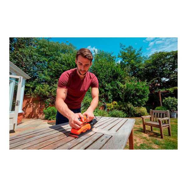Lijadora Orbital de 1/3 150 W con Cable 2 m BLACK+DECKER