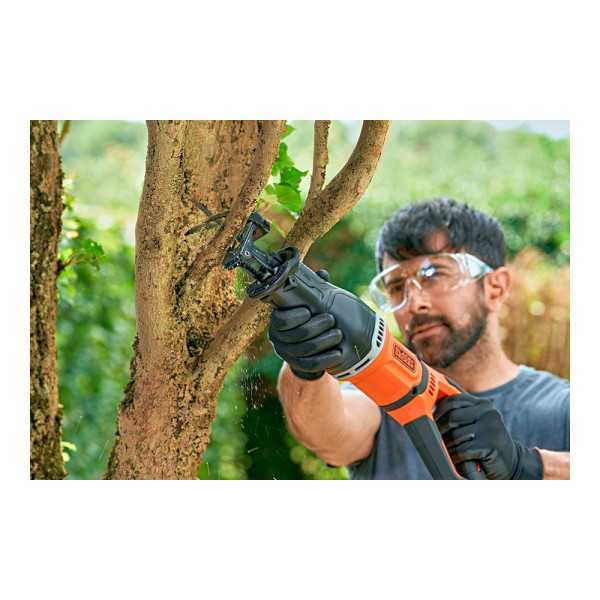 Sierra de Sable 750W con Cable BLACK+DECKER