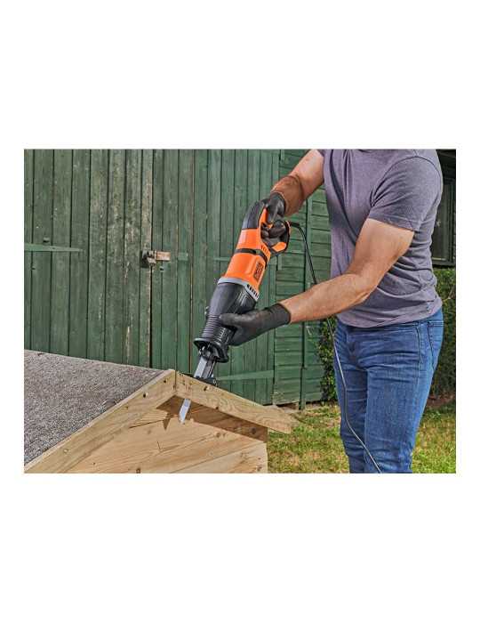 Sierra de Sable 750W con Cable BLACK+DECKER
