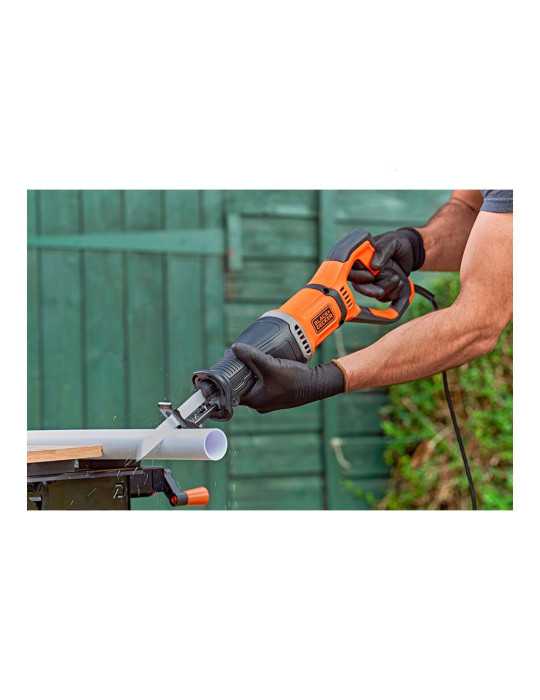 Sierra de Sable 750W con Cable BLACK+DECKER