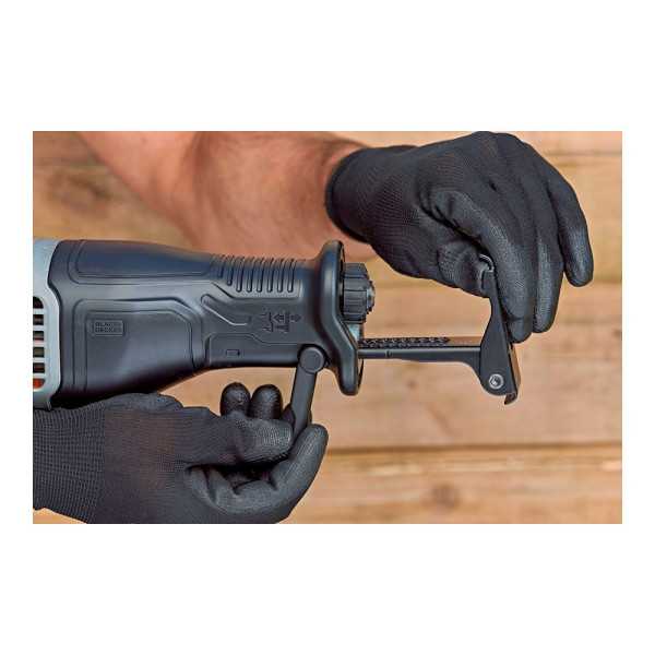 Sierra de Sable 750W con Cable BLACK+DECKER