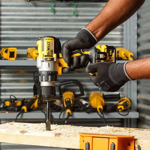 Kit Taladro Percutor Xr Brushless 18V Xrp con 2 Baterías Li-Ion 5Ah y Cargador DEWALT