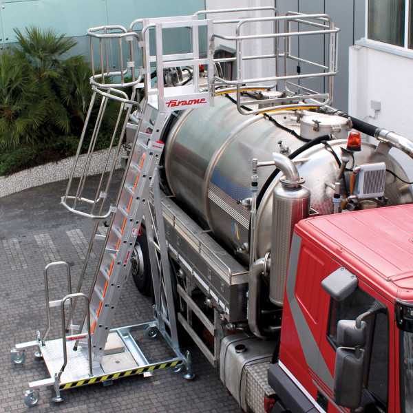 Escalera de acceso a camiones cisterna COD95-B FARAONE