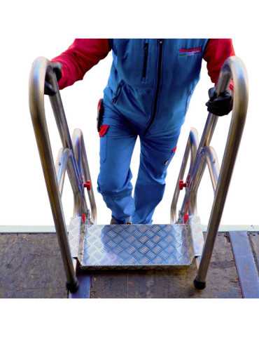 Escalera plegable de acceso a camiones. 9 peldaños SCR9 FARAONE 2