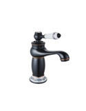 Grifo monomando de lavabo en negro modelo Neoclásico