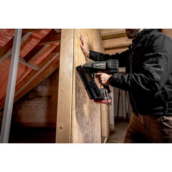Clavadora de bateria NFR 18 LTX 90 BL METABO