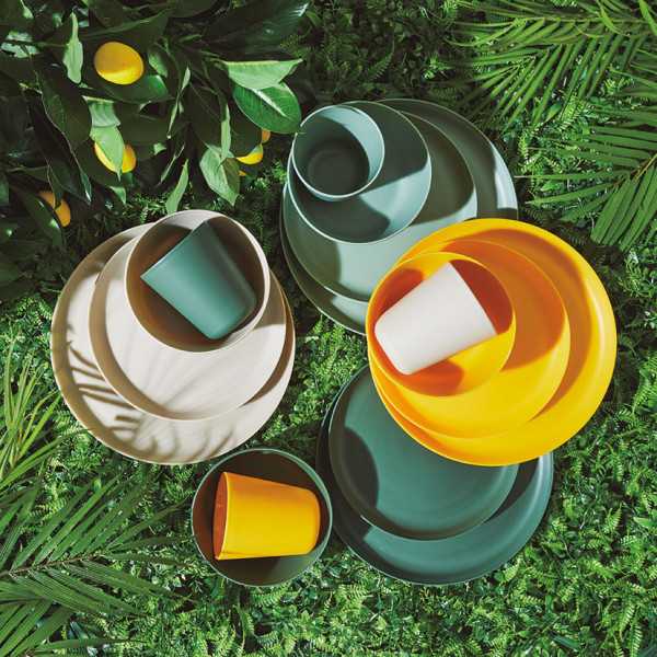 Juego de 24 Platos de Plástico 25 cm Colores Surtidos