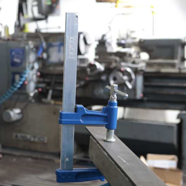 Tornillo de apriete con émbolo 300x150 mm URKO