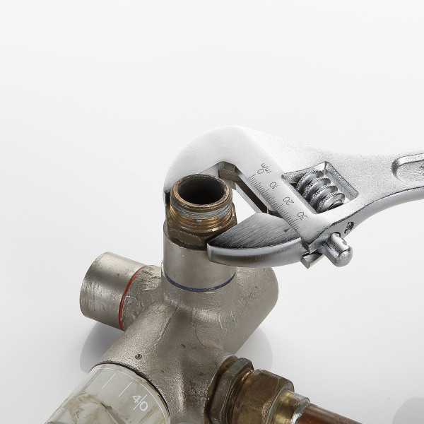 Llave ajustable de moleta central 150 mm ALYCO