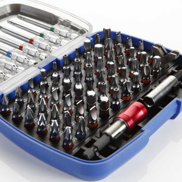 Juego de 71 puntas y adaptadores de 1/4" en caja de plástico ALYCO